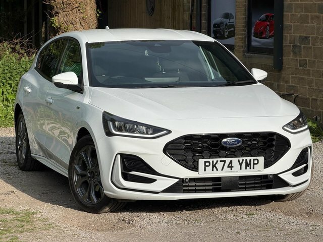 Ford Focus Hatchback PK74YMP White #3