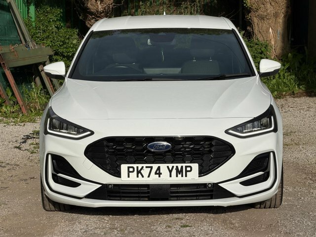 Ford Focus Hatchback PK74YMP White #2
