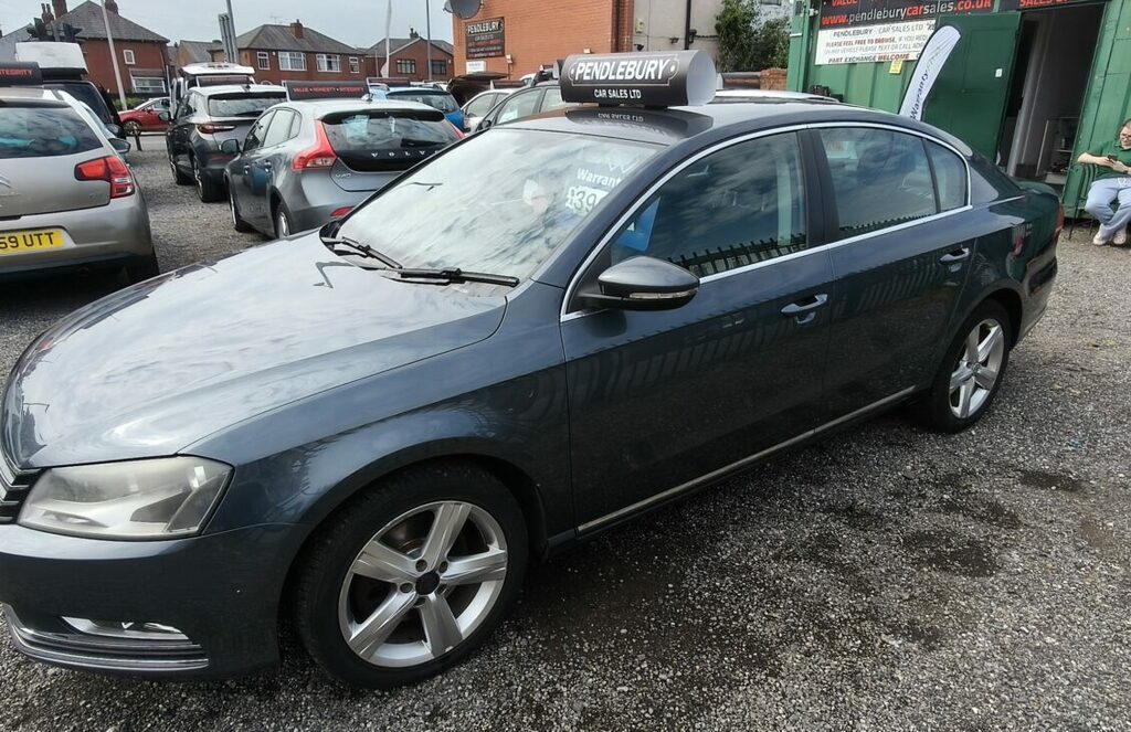 Volkswagen Passat Saloon PE13PWV Black #3