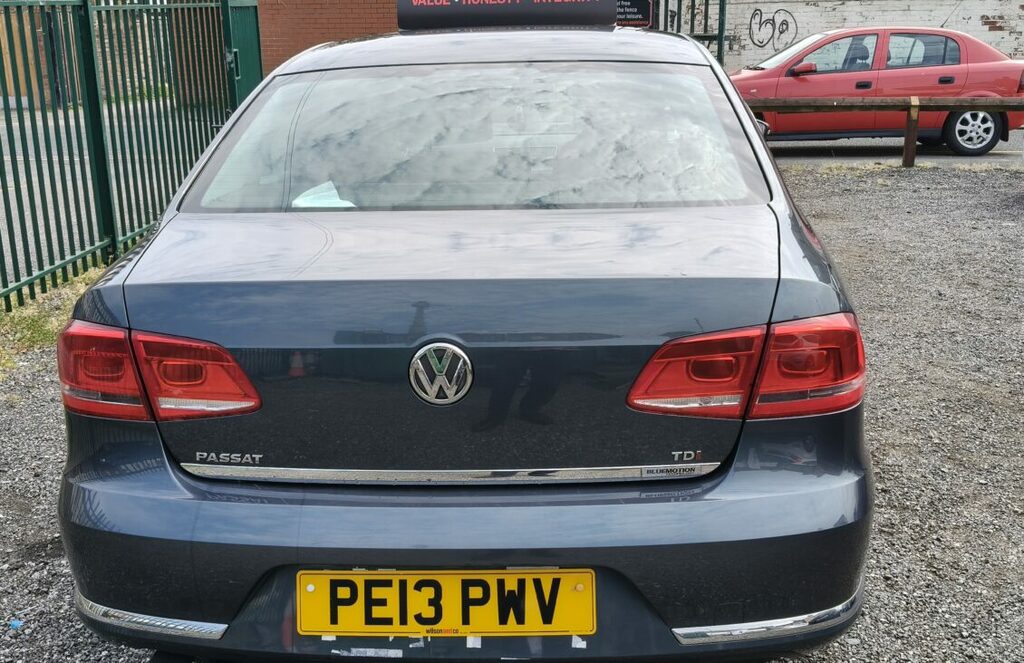 Volkswagen Passat Saloon PE13PWV Black #5