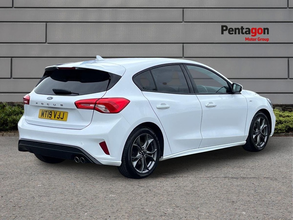 Ford Focus 1.0T Ecoboost St Line Hatchback MT19VJJ White #4