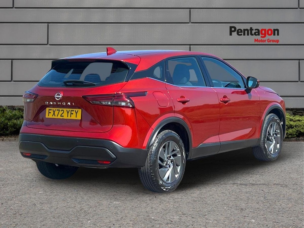 Nissan Qashqai 1.3 Dig T Mhev Acenta Premium Suv Hybri FX72YFY Red #4