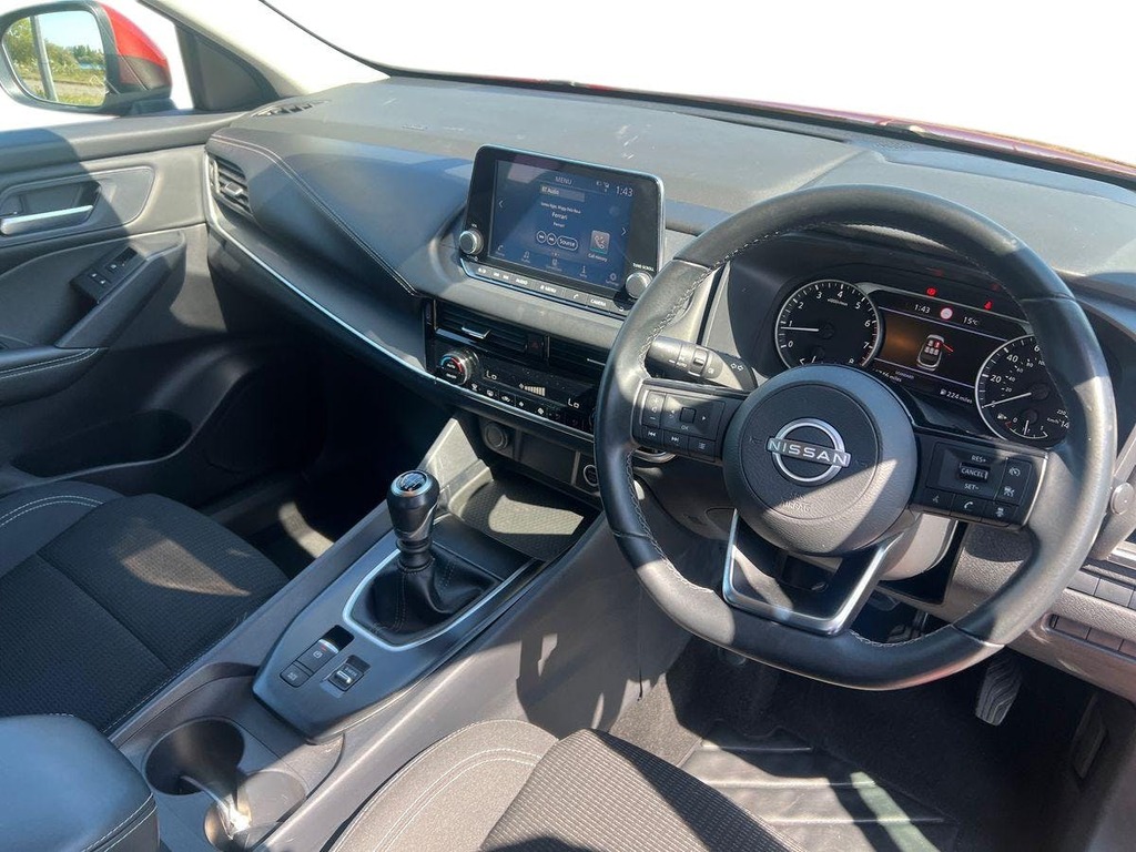 Nissan Qashqai 1.3 Dig T Mhev Acenta Premium Suv Hybri FX72YFY Red #6