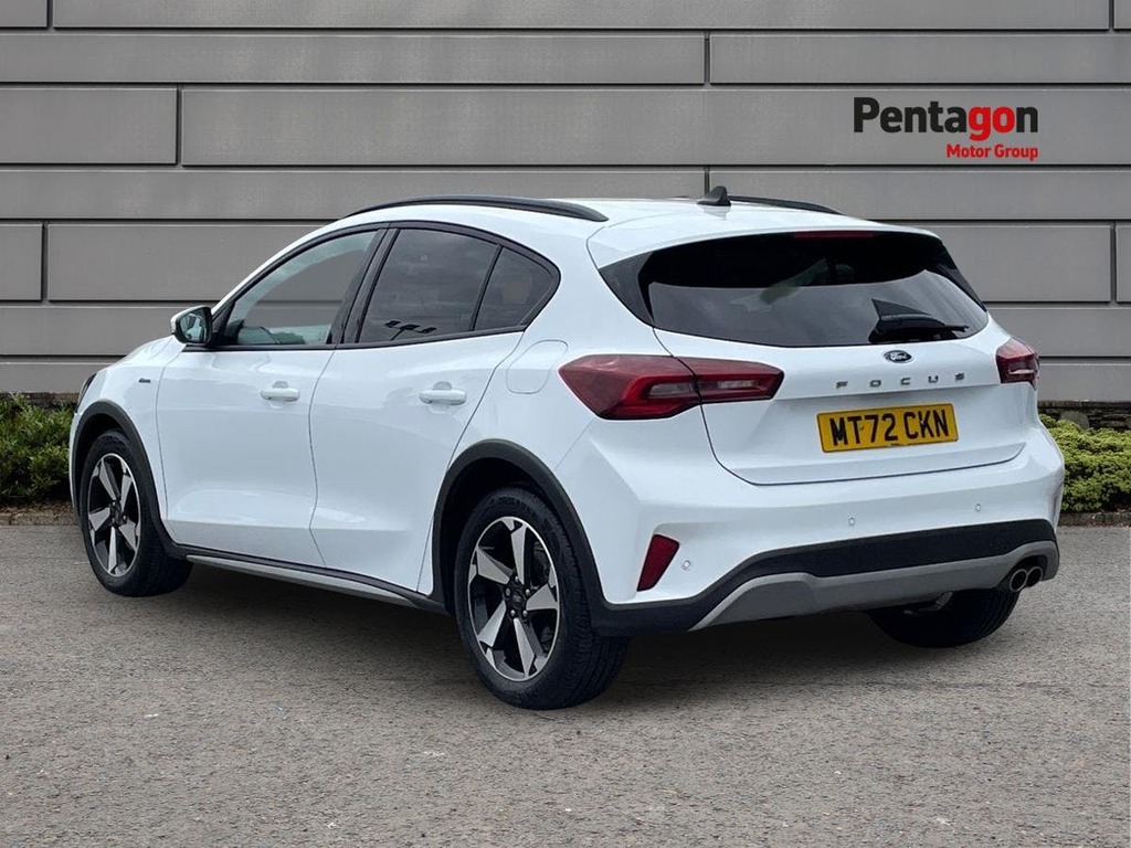 Ford Focus 1.0T Ecoboost Active Hatchback E MT72CKN White #2