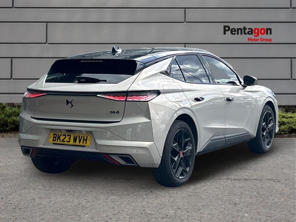 DS DS 4 1.2 Puretech Performance Line Hatchback BK23WVH White #4
