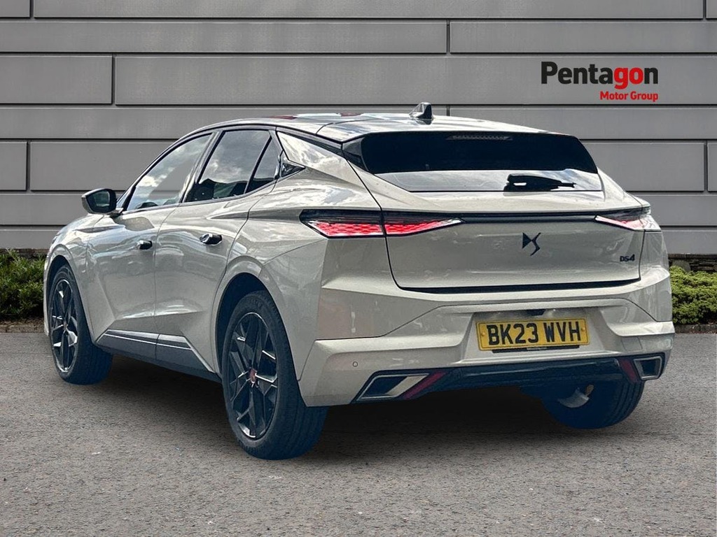 DS DS 4 1.2 Puretech Performance Line Hatchback BK23WVH White #2