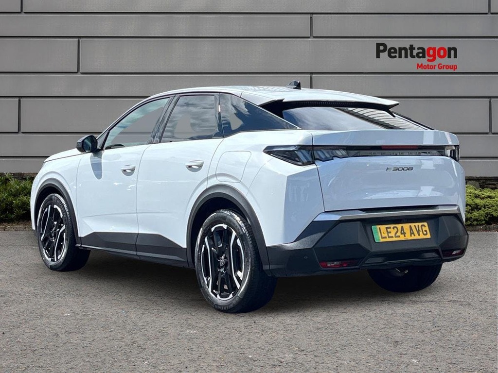 Peugeot 3008 73Kwh Allure Suv 210 Ps LE24AVG White #2