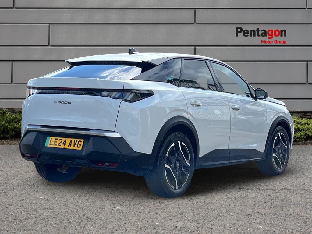 Peugeot 3008 73Kwh Allure Suv 210 Ps LE24AVG White #4