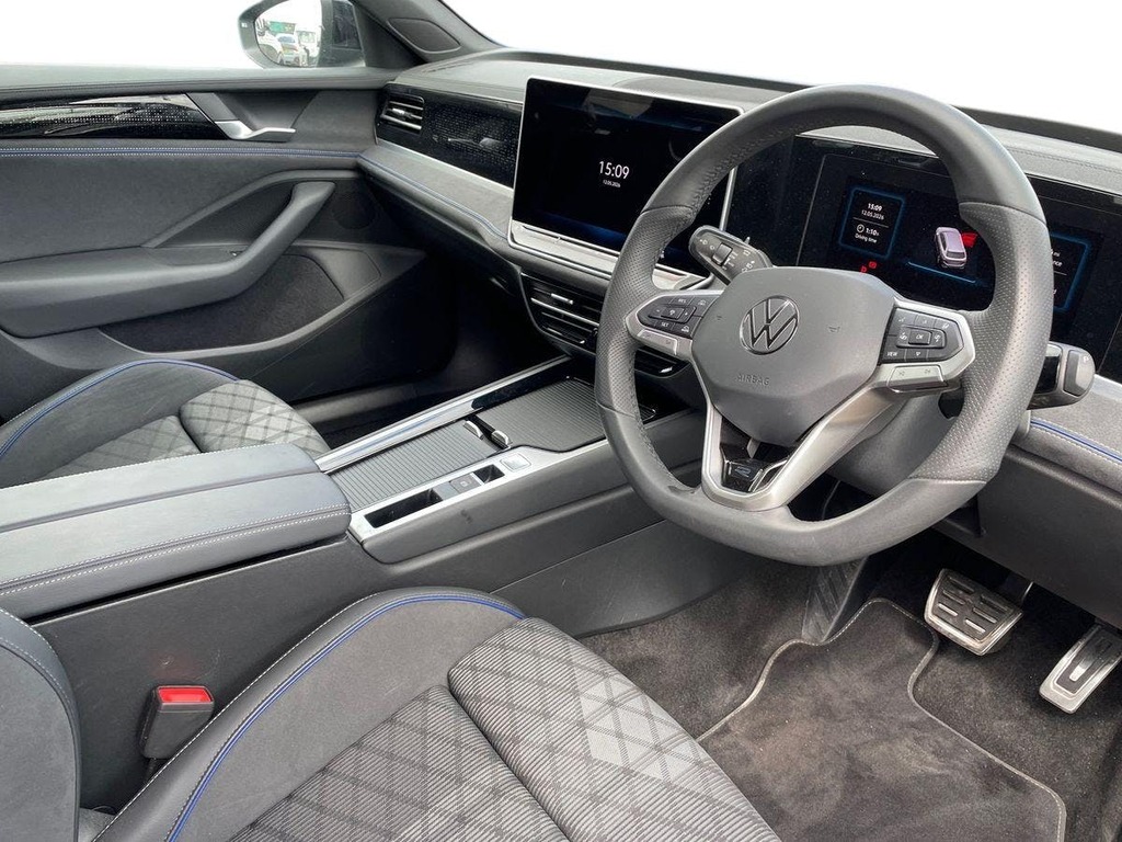 Volkswagen Passat 1.5 Tsi Ehybrid 19.7Kwh R Line Estate P RV25YFN Black #5