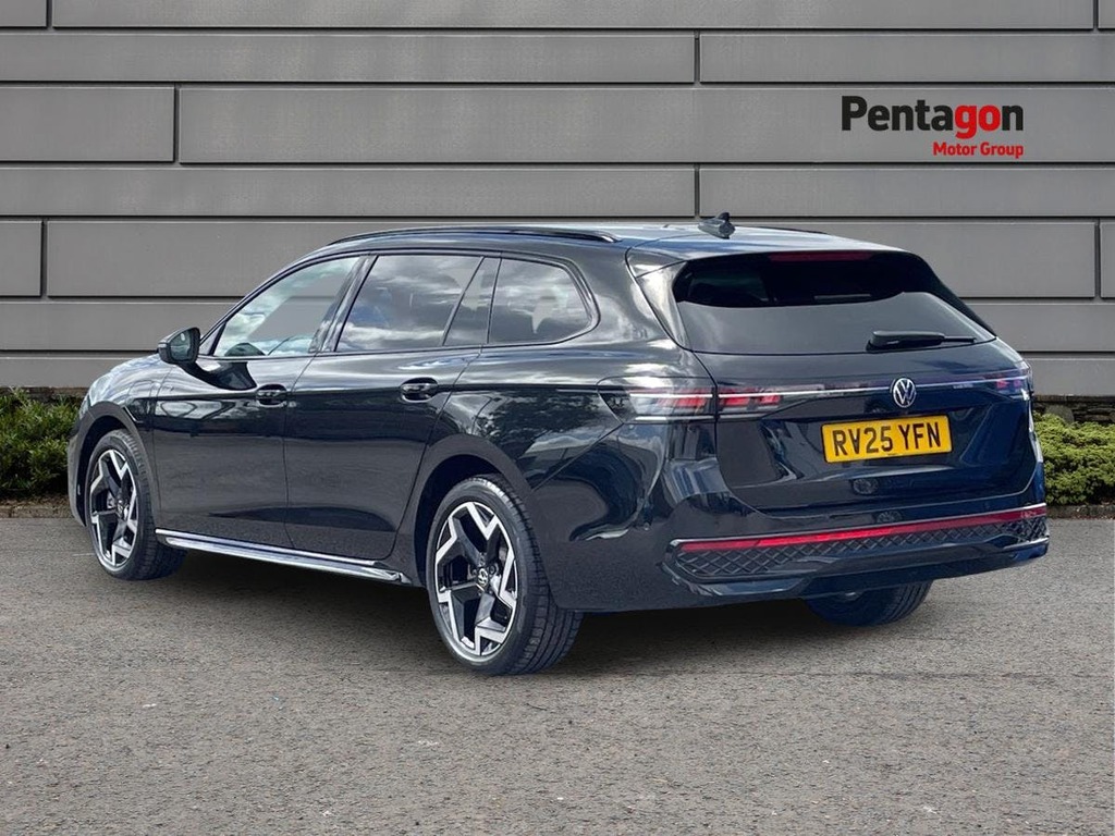Volkswagen Passat 1.5 Tsi Ehybrid 19.7Kwh R Line Estate P RV25YFN Black #2