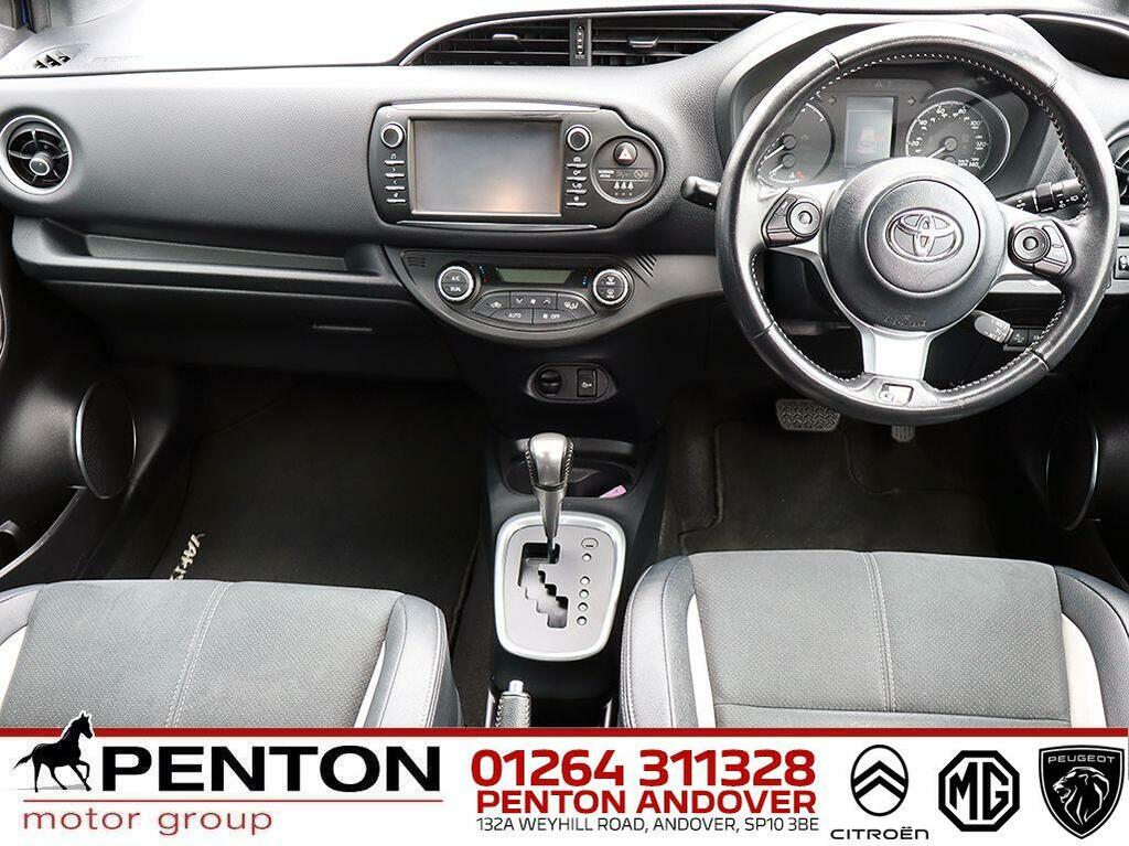 Toyota Yaris 1.5 Vvt-h Gr Sport E-cvt Euro 6 Ss LO20WDF Black #2