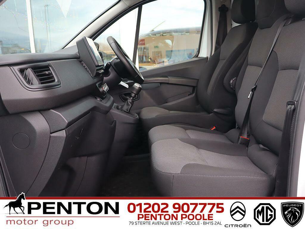Renault Trafic 2.0 Dci Blue Sl28 Business L1 H1 Euro 6 Ss AO72LNJ White #2