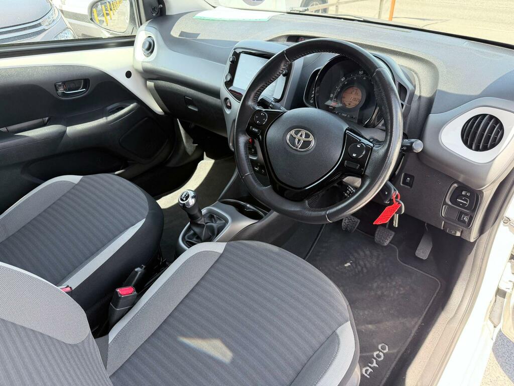 Toyota Aygo 1.0 Vvt-i X-press Euro 6 CV68UGX White #2