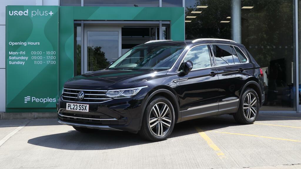 Volkswagen Tiguan 1.5 Tsi 150 Elegance Dsg PL23SSX Black #2