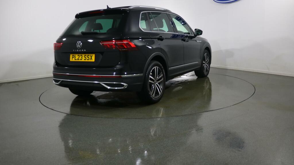 Volkswagen Tiguan 1.5 Tsi 150 Elegance Dsg PL23SSX Black #3