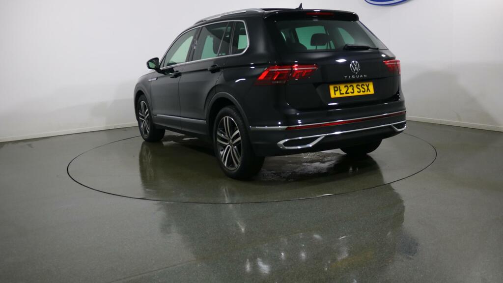 Volkswagen Tiguan 1.5 Tsi 150 Elegance Dsg PL23SSX Black #4
