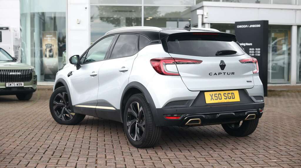 Renault Captur 1.6 E-tech Full Hybrid 145 Engineered SK24OYB Black #4