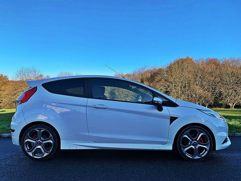 Ford Fiesta 1.6 Ecoboost St-2 Hatchback  White #6
