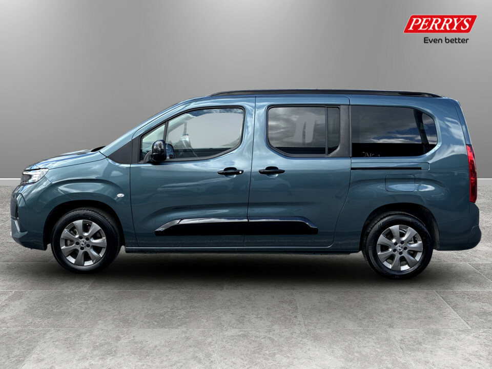 Vauxhall Combo-e Life Combo Life 100Kw Ultimate XL 52Kwh Estate HJ74CLX Blue #4