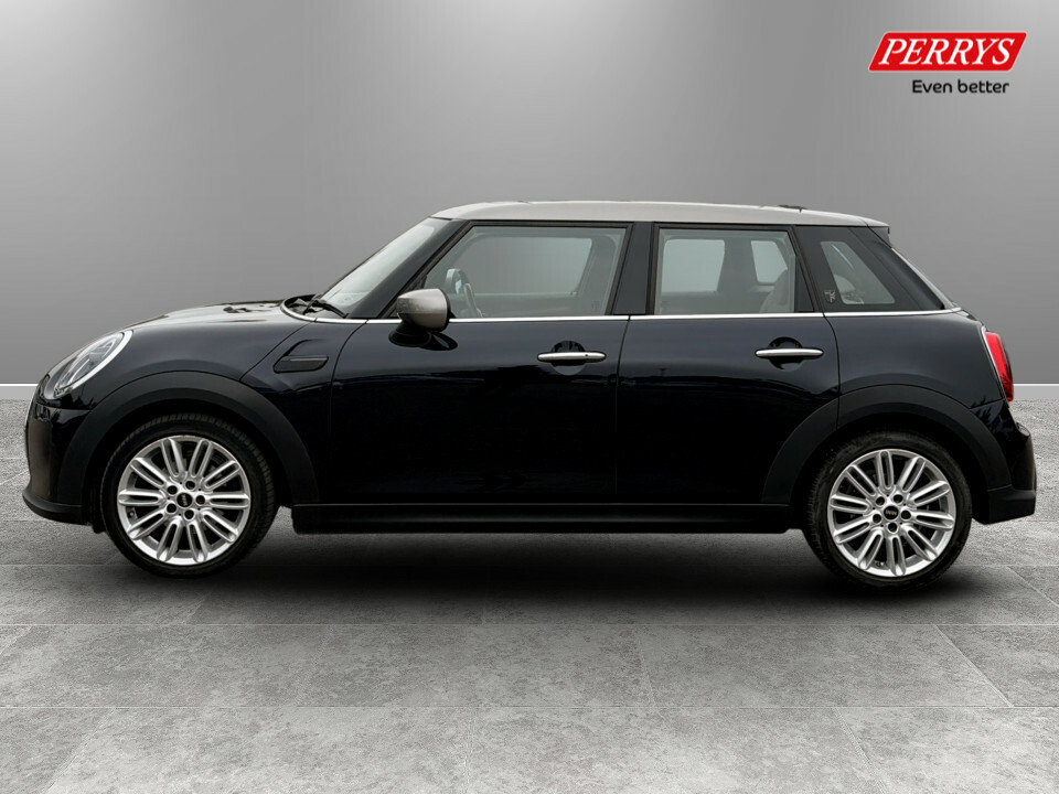 Mini Hatch 1.5 Cooper Exclusive GM22AWW Black #4