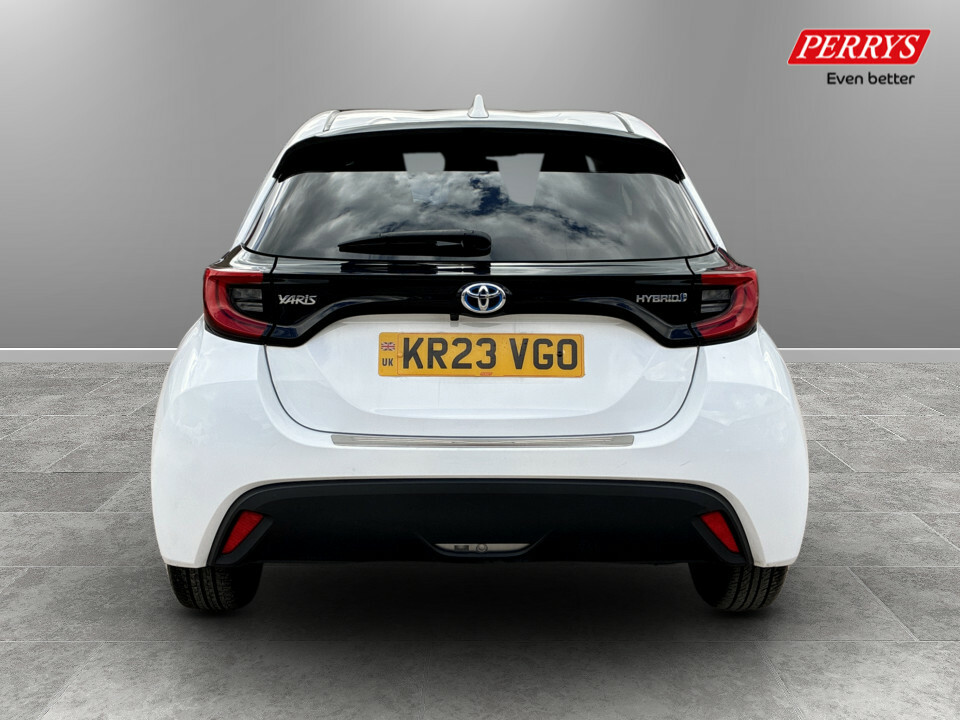 Toyota Yaris 1.5 Hybrid Design Cvt KR23VGO White #6