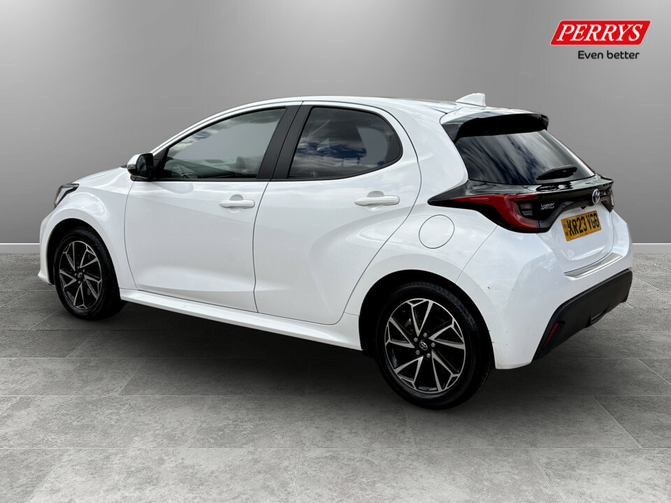Toyota Yaris 1.5 Hybrid Design Cvt KR23VGO White #5