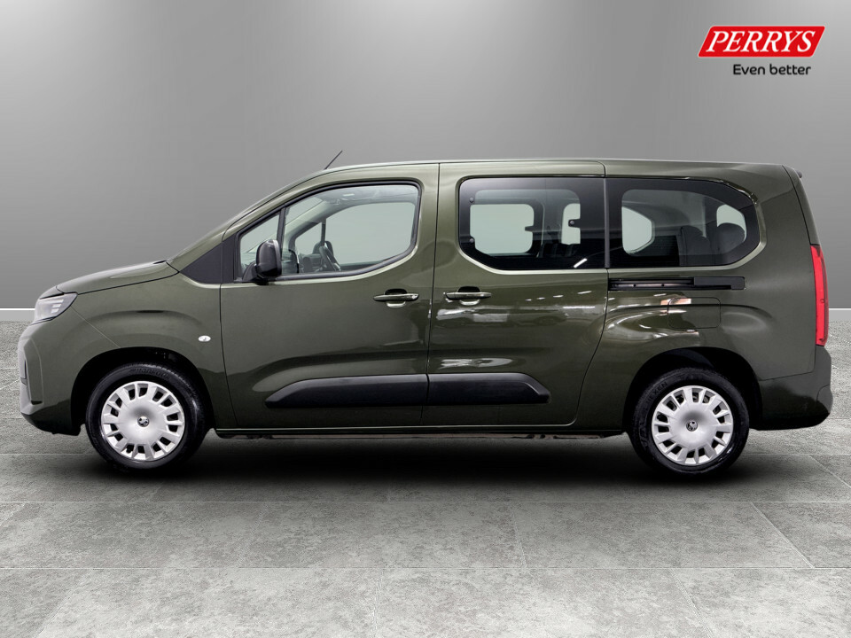 Vauxhall Combo-e Life 100Kw Design XL 52Kwh 7 Seat Green #4