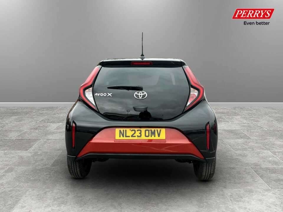 Toyota Aygo X 1.0 Vvt-i Edge NL23OMV Red #6