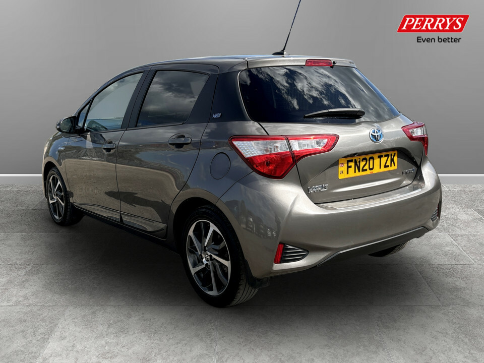 Toyota Yaris 1.5 Hybrid Y20 Cvt Bi-tone FN20TZK Brown #2