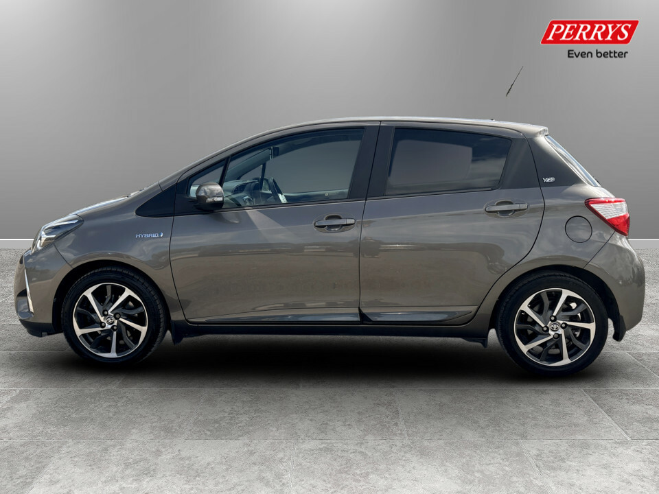 Toyota Yaris 1.5 Hybrid Y20 Cvt Bi-tone FN20TZK Brown #3