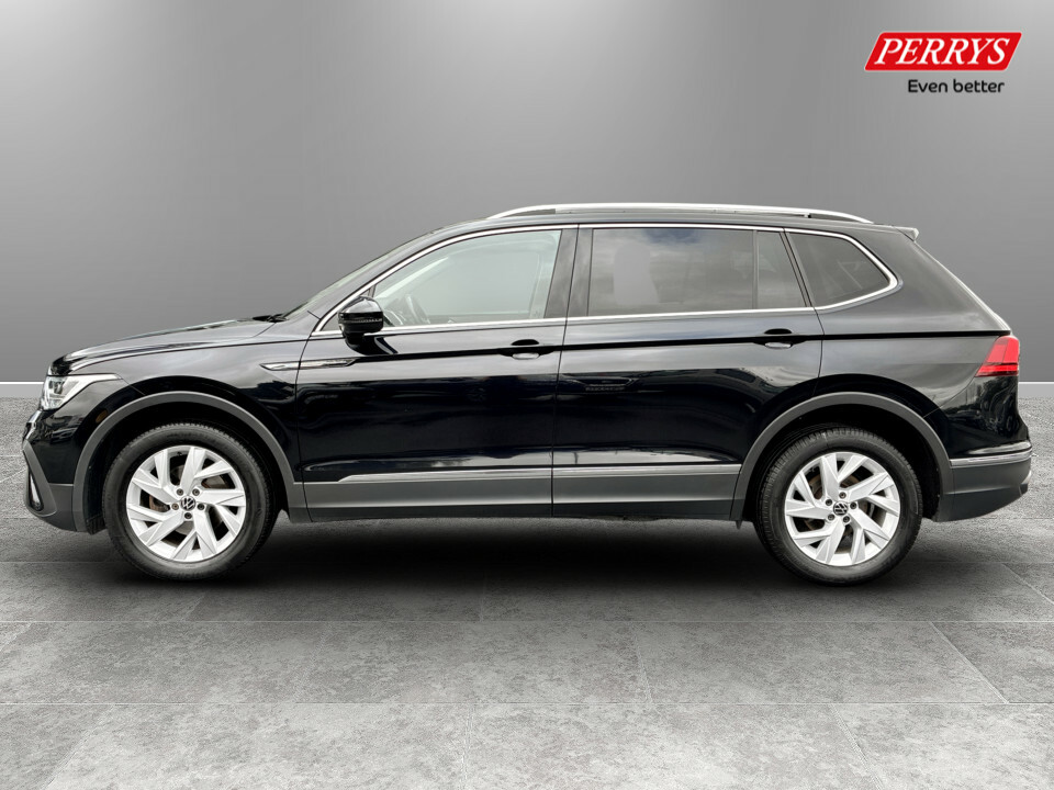 Volkswagen Tiguan Allspace 1.5 Tsi Life Dsg EA23KHJ Black #4