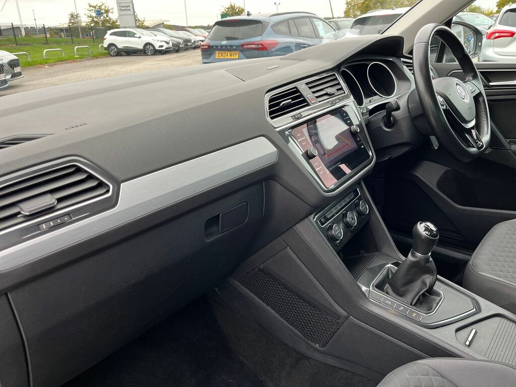 Volkswagen Tiguan 2.0 Tdi 150 Se MK18RHZ Black #6
