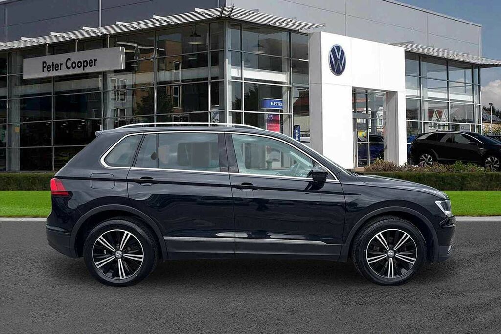 Volkswagen Tiguan 2.0 Tdi 150 4Motion Se Nav HF19VMZ Black #4