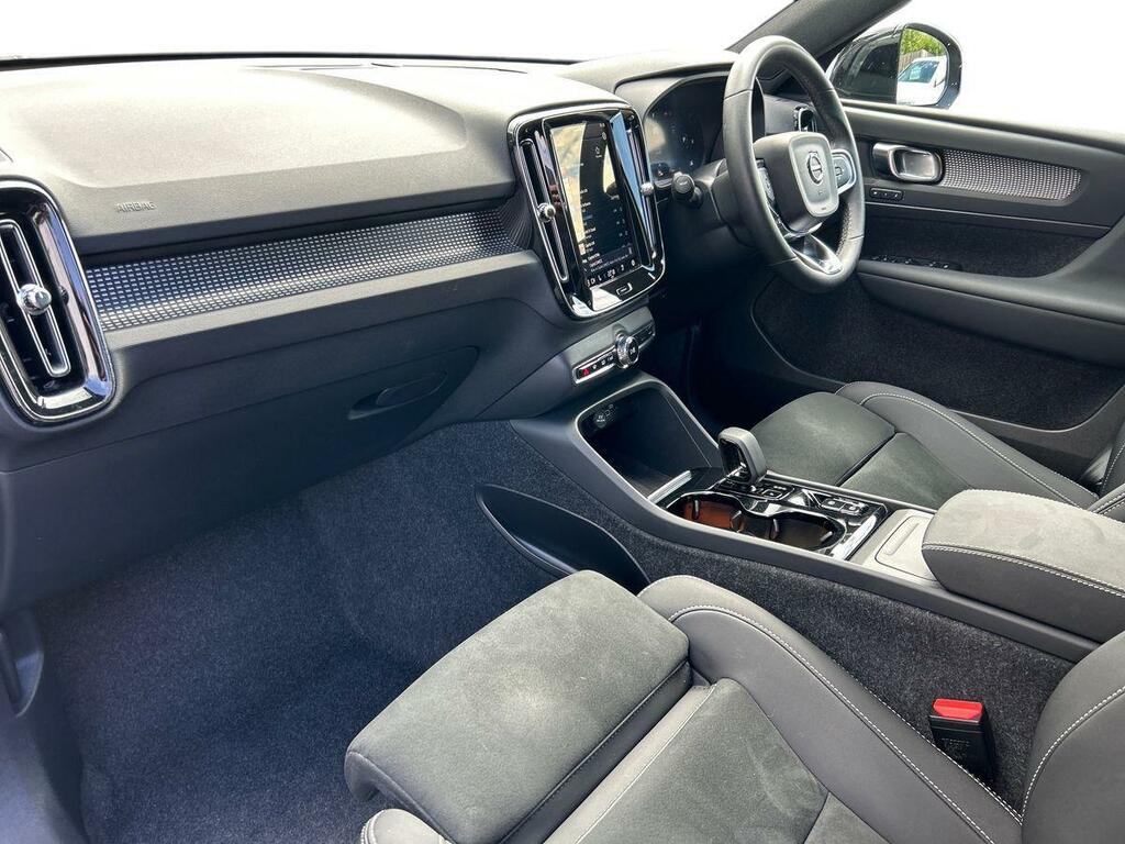 Volvo XC40 2.0 B3 Mhev Plus Dark Dct Euro 6 Ss RV74DYU #2