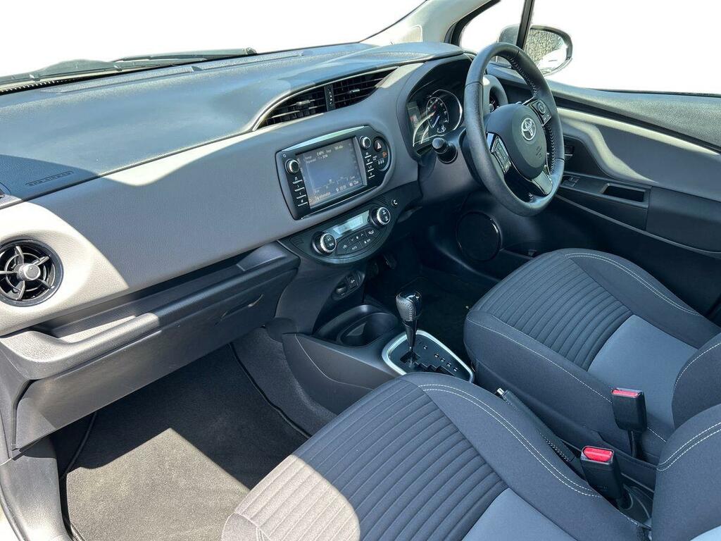Toyota Yaris 1.5 Vvt-h Icon Tech E-cvt Euro 6 Ss HN68FVZ  #2