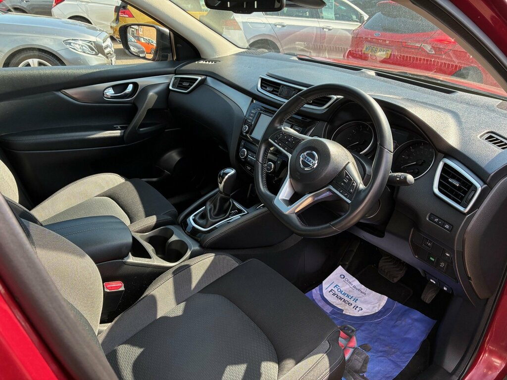 Nissan Qashqai N-connecta Dig-t Suv 1.3 Euro 6 7 Dc Red #2
