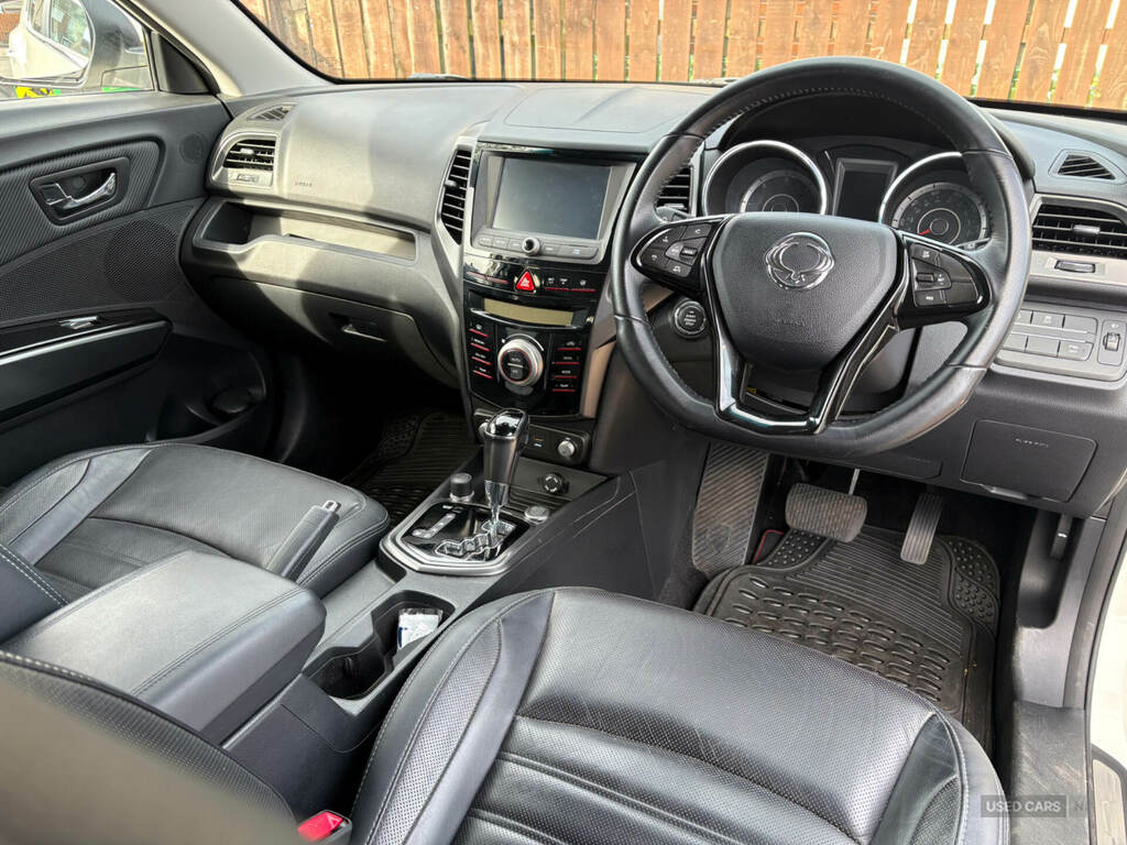 SsangYong Tivoli XLV 1.6 D Elx White #2