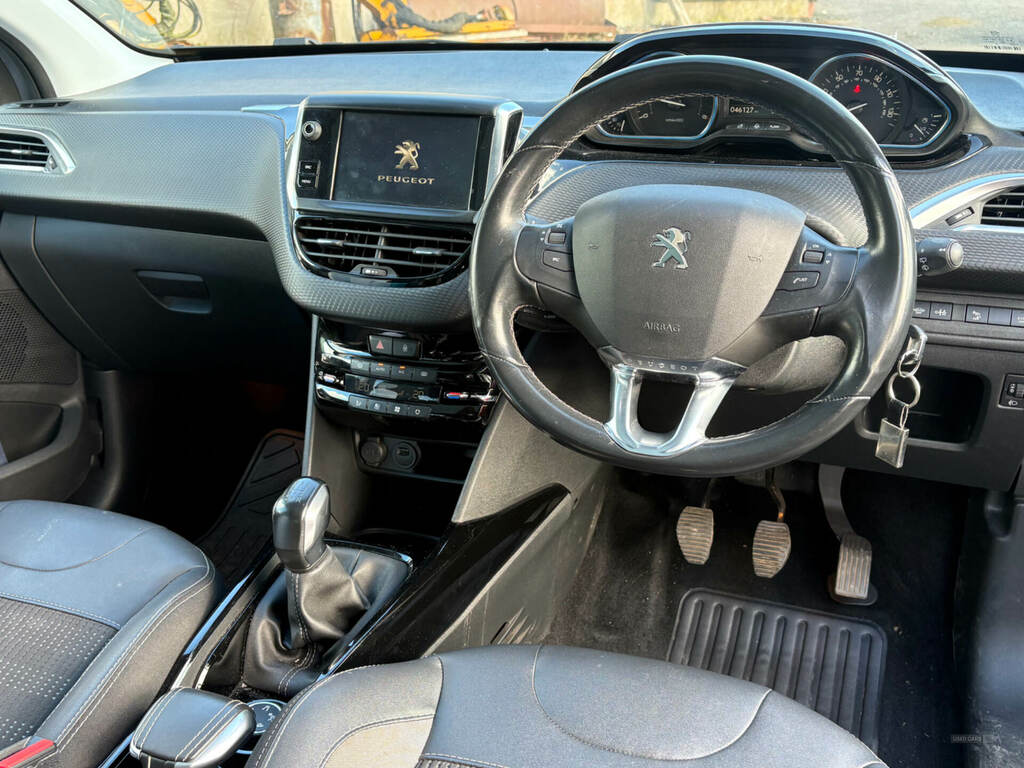 Peugeot 2008 1.5 Bluehdi 100 Allure Premium 5 Speed PRZ9896 Grey #2
