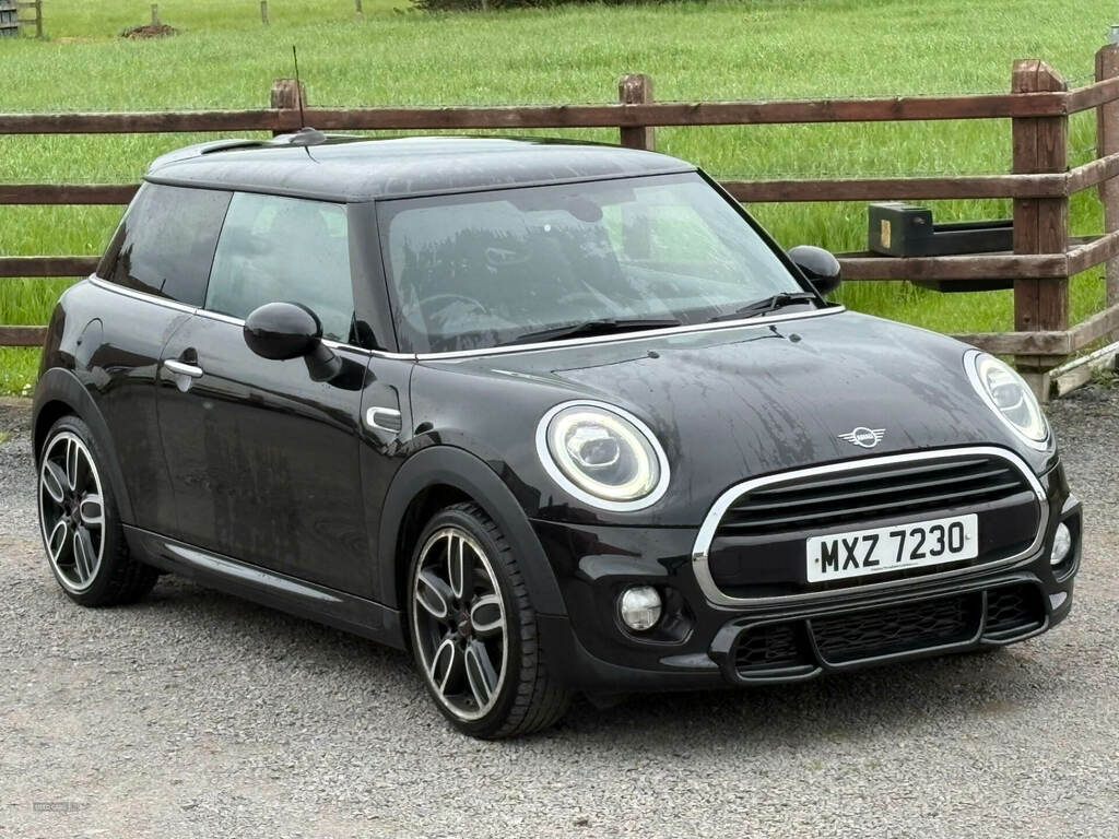 Mini Hatch 1.5 Cooper II Chili Pack Black