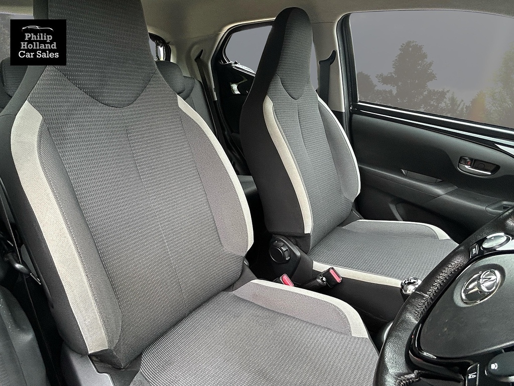 Toyota Aygo Hatchback FG71HBO Black #5