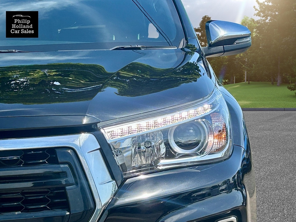 Toyota HILUX Pickup ML19RXZ Black #3