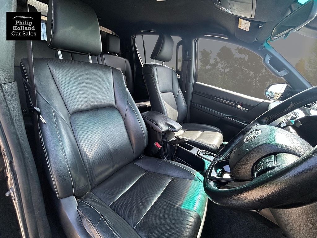 Toyota HILUX Pickup ML19RXZ Black #6