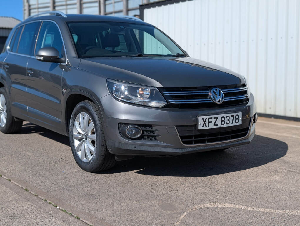 Volkswagen Tiguan 2.0 Tdi Bluemotion Tech Match 150 2Wd XFZ8378 Grey #2