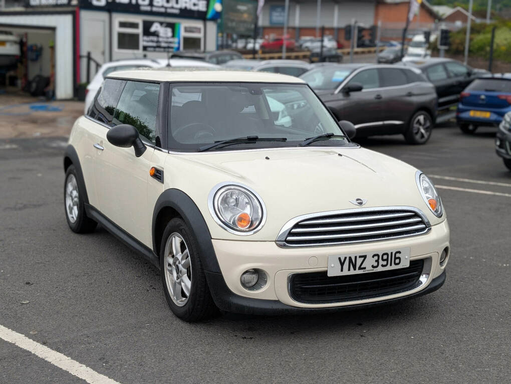 Mini Hatch 1.6 One White