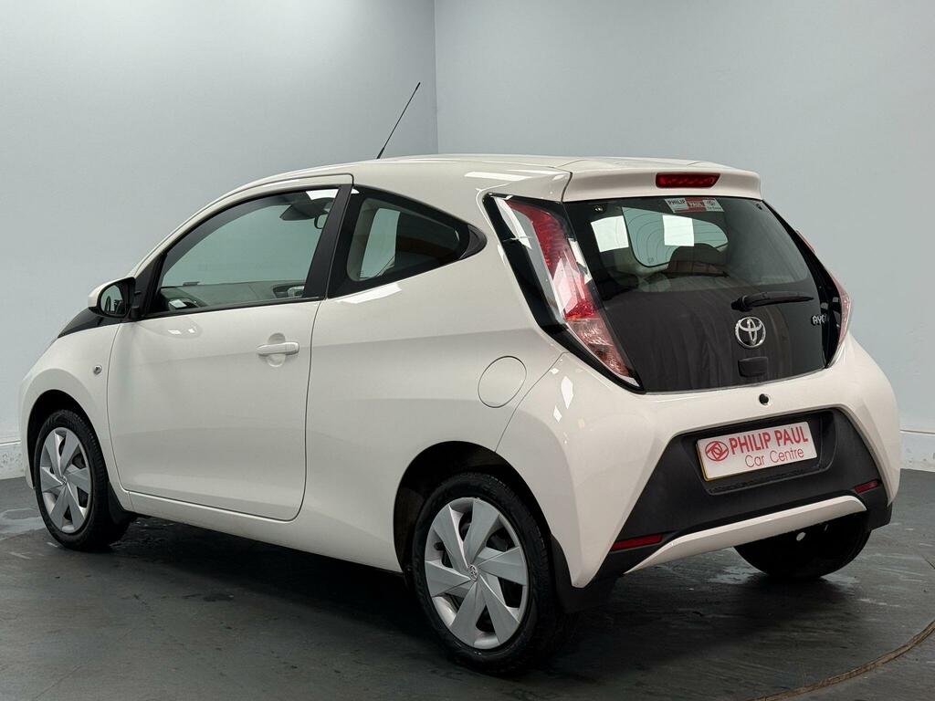 Toyota Aygo 1.0 Vvt-i X-play Tss DV16XUA White #3