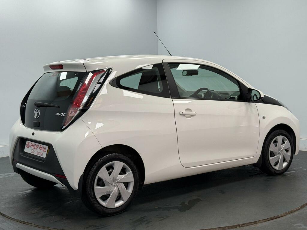 Toyota Aygo 1.0 Vvt-i X-play Tss DV16XUA White #4