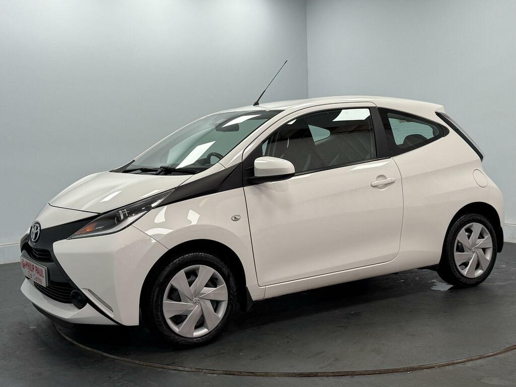 Toyota Aygo 1.0 Vvt-i X-play Tss DV16XUA White #2