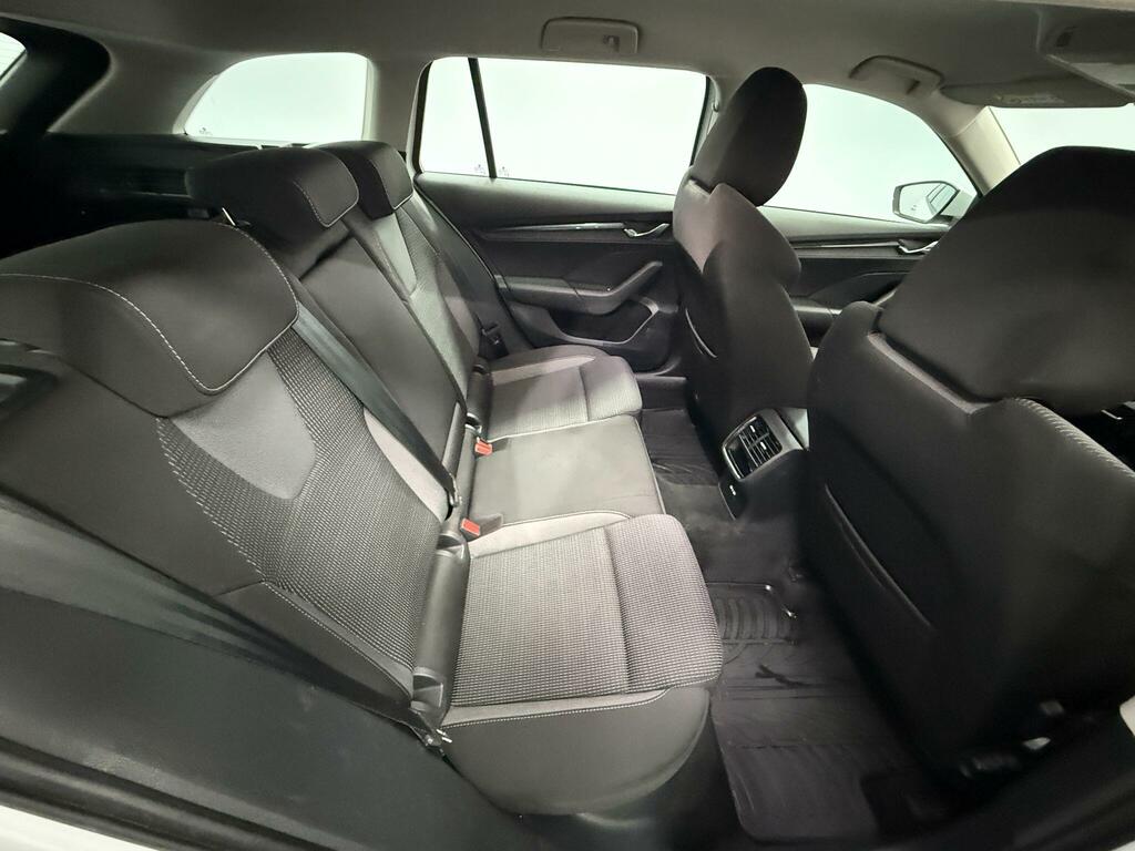Skoda Octavia 2.0 Tdi Se Technology White #6