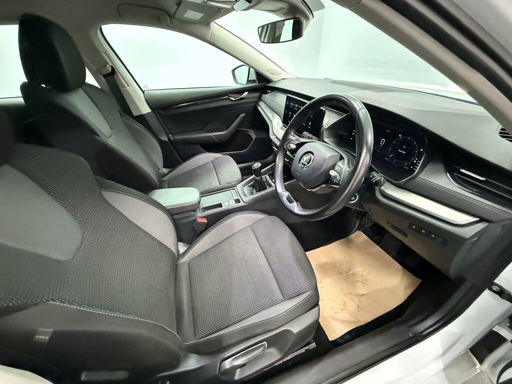 Skoda Octavia 2.0 Tdi Se Technology White #5