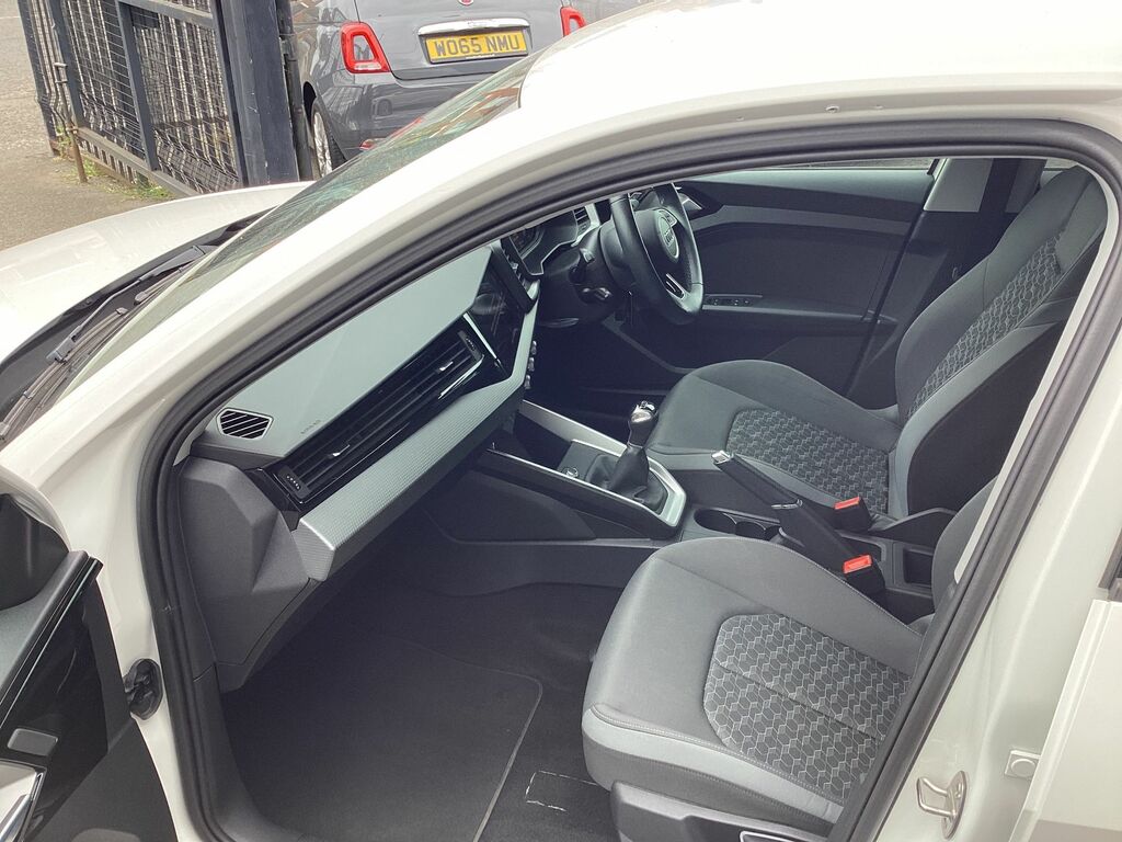 Audi A1 1.0 Tfsi 25 Sport Sportback Euro YGZ1477 White #4